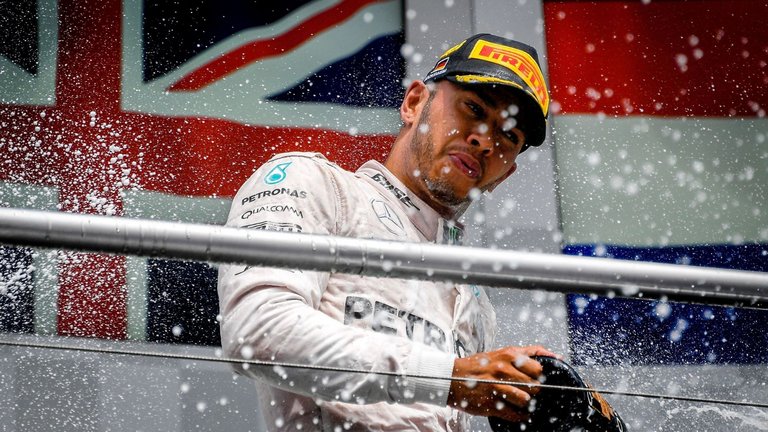 German Grand Prix: Lewis Hamilton seals dominant victory as Nico Rosberg endures nightmare afternoon