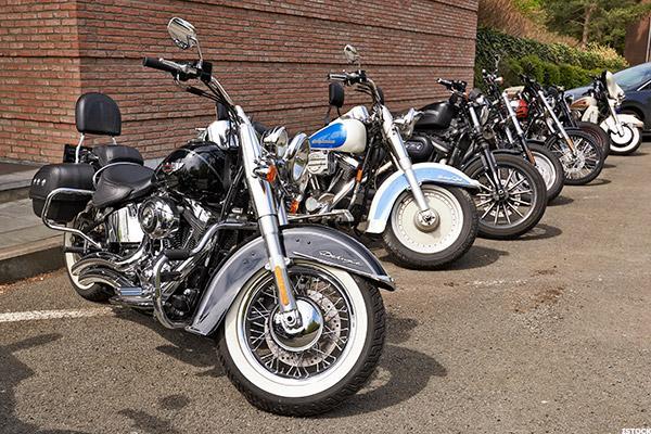 Harley-Davidson (HOG) Stock Lower on Ratings Downgrade