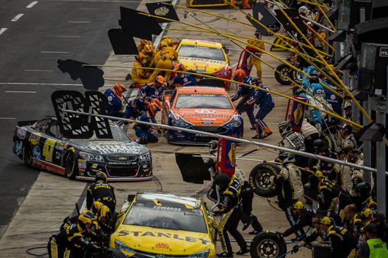 Carl Edwards leads JGR's 1-2-3 qualifying sweep at Bristol