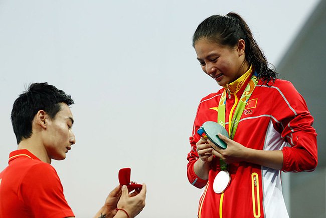 He Zi getting the surprise of a lifetime from boyfriend Qin Kai. Image via Clive Rose  Getty Images