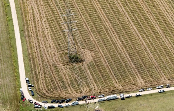 Hot air balloon crashes in Texas, 16 dead