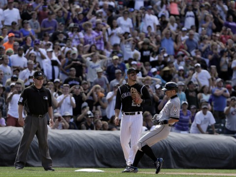 Ichiro Suzuki gets 3000th career hit in major leagues