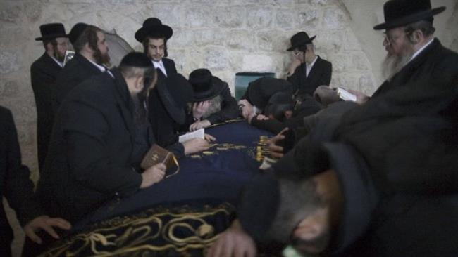 Illegal Israeli settlers perform religious rituals at Prophet Joseph’s Tomb on the outskirts of the occupied West Bank city of Nablus