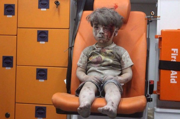 Haunting image of Syrian boy rescued from Aleppo rubble