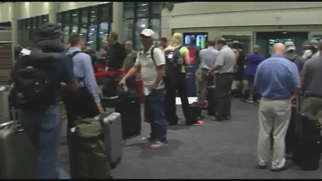 Senators Want Passengers Compensated for Canceled Flights