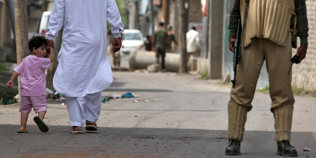 All roads leading to Eidgah closed to foil “ Azadi March” in Srinagar