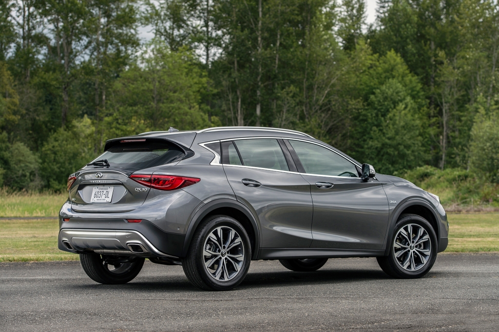 2017 Infiniti QX30 rear three quarter 01