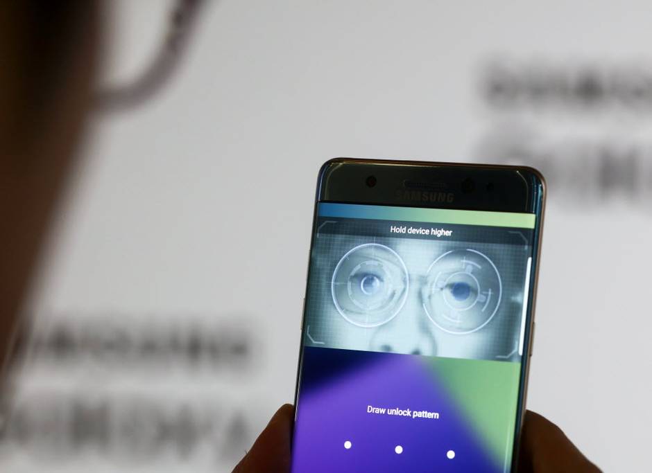 1/1


Iris-scanning technology using an infra-red camera is demonstrated on a Samsung Electronics Co. Galaxy Note 7 smartphone