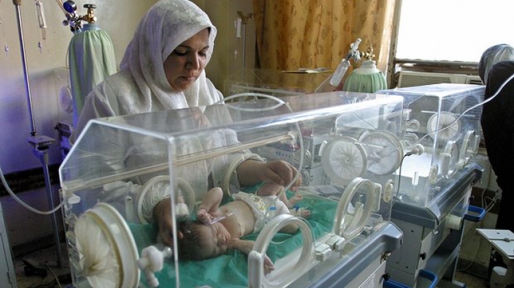 An Iraqi nurse tends to a baby in an incubator in Yarmouk hospital in Baghdad