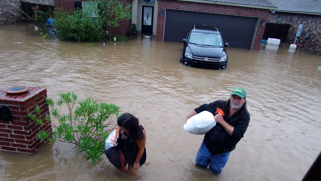 More than 1K rescued in Louisiana floods; 2 dead