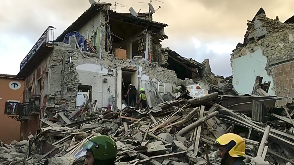 Frantic rescue effort after deadly quake hits Italy