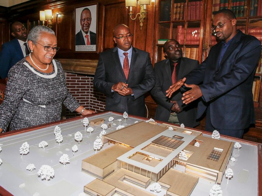 First Lady Margaret Kenyatta receives a visual presentation and artistic impression of the proposed Beyond Zero model referral hospital. She is fl anked by Health PS Nicholas Muraguri and architects Joseph Kamata and Oscar Onguto /PSCU