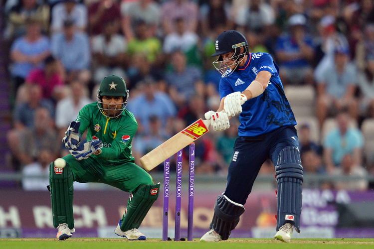 Joe Root ensured England didn't lose momentum in the chase