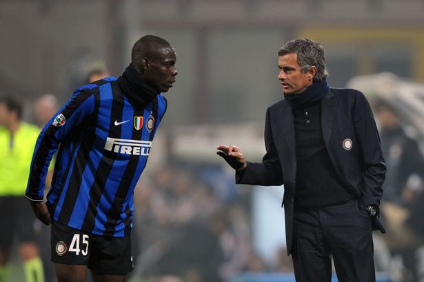 Jose Mourinho talks to Mario Balotelli