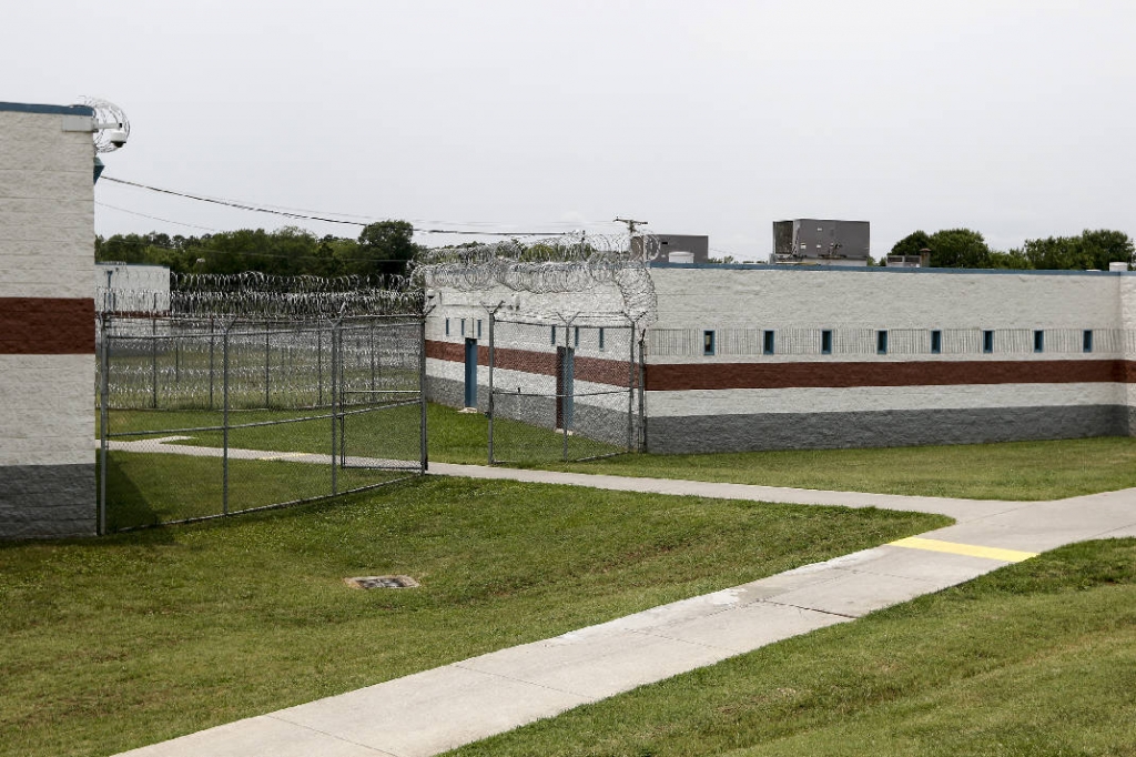 Justice Department to End Contracts with Private Prison Companies