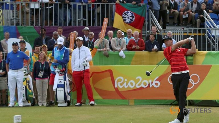 Brazilian who learned golf with a branch will open Olympics