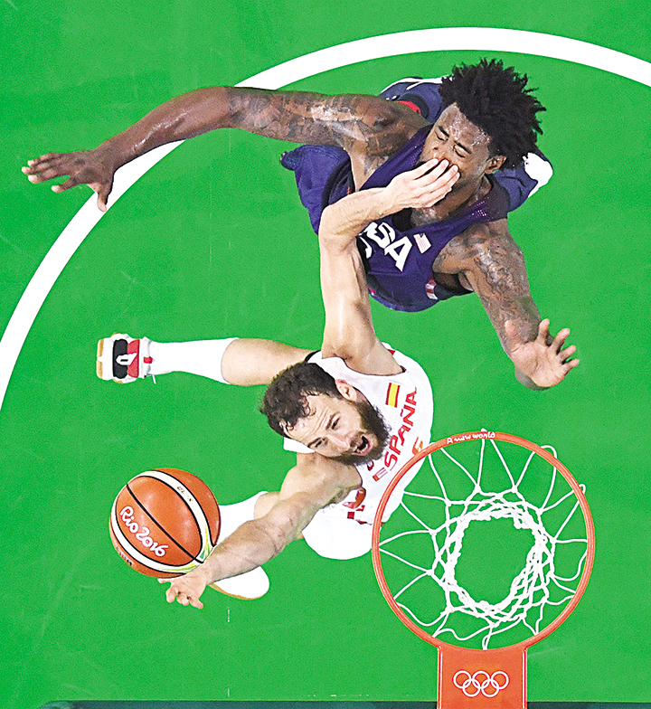 Sergio Rodriguez of Spain strikes De Andre Jordan of the US during a drive to the basket in their semifinal match Friday in the Rio Olympics. The US won 82-76 to advance to the finals where it meets Serbia an 87-61 winner over Aust