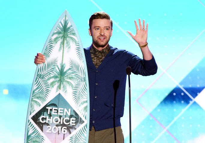 Justin Timberlake Inspires with His Teen Choice Awards Speech'I Hope My Son Watches This One Day