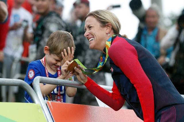 Armstrong wins third straight Olympic women's time trial