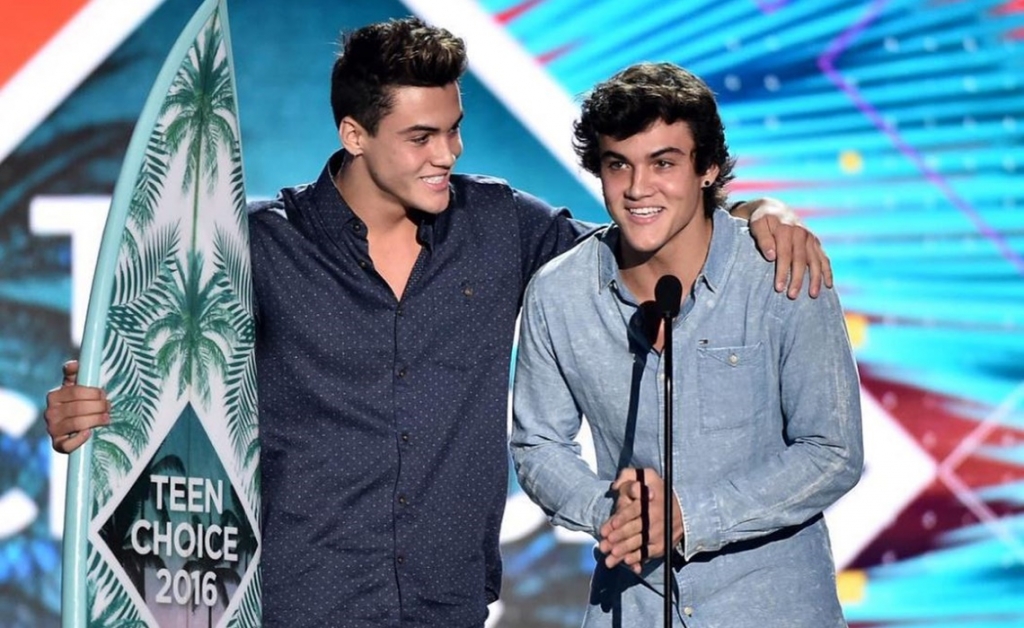 Lilly Singh The Dolan Twins And Cameron Dallas Win Big At 2016 Teen Choice Awards