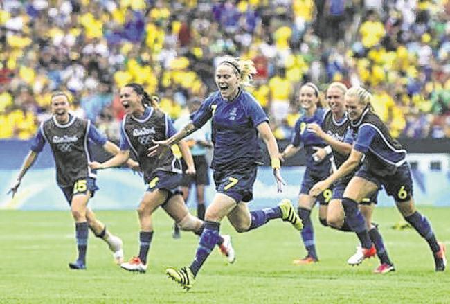 Sweden upset Brazil to reach women’s football semis