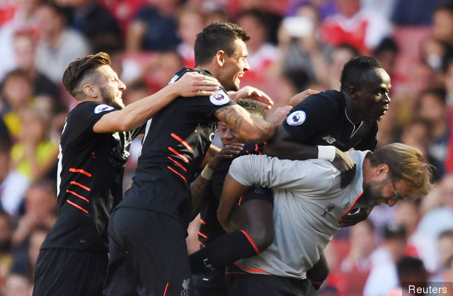 Liverpool's Sadio Mane celebrates scoring their fourth goal with manager Juergen Klopp Adam Lallana Dejan Lovren and teammates