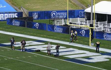 Los Angeles Rams attract almost 90000 in preseason debut