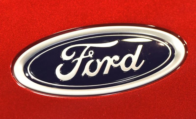 Ford has announced the recall of 830,000 cars and vans in the United States and Mexico for the replacement of faulty side-door latches