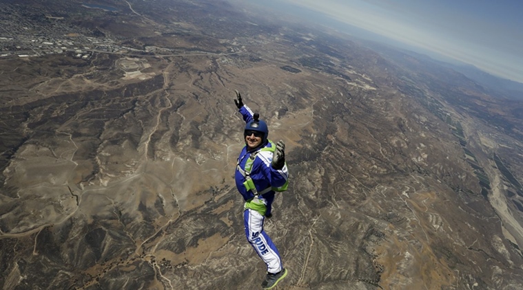 Luke Aikins jumps from 25,000 ft and makes history AP