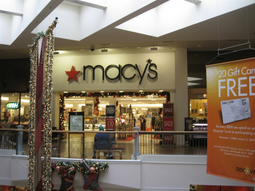 Macy's closing 100 stores by early 2017