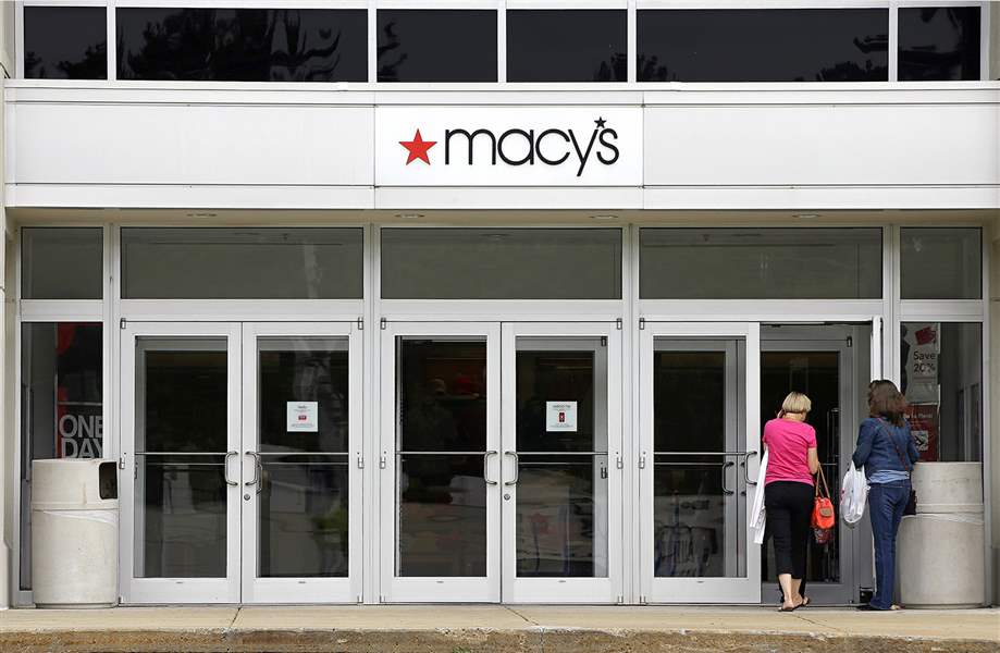 Macy's plans to close 100 stores