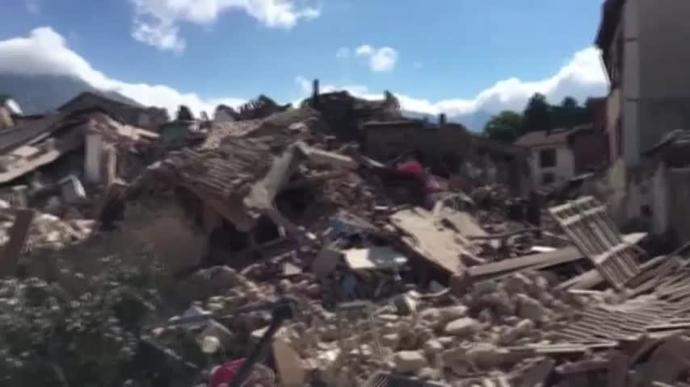 Earthquake rattles central Italy, mayor says 'town isn't here anymore'