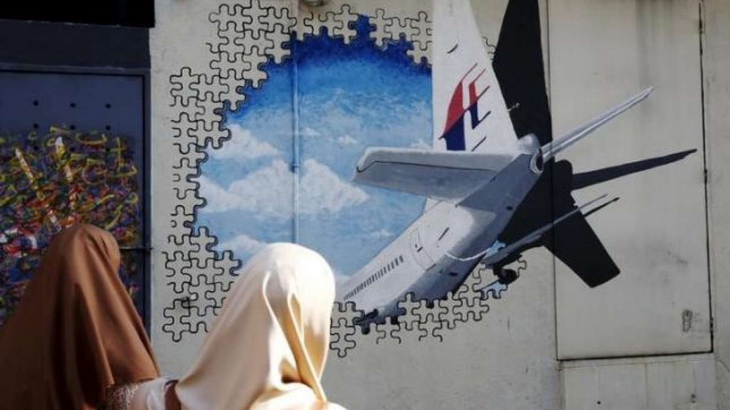 MH370 search team raises prospect plane could lie elsewhere