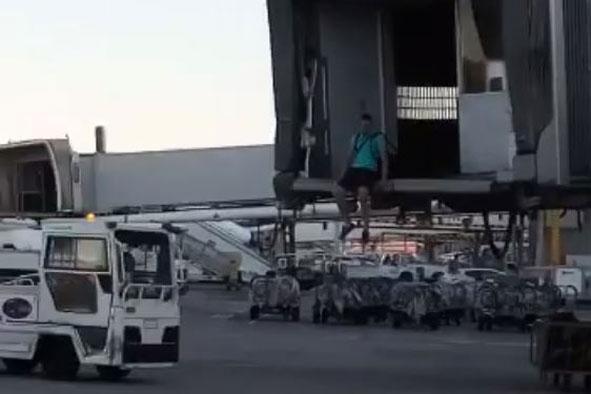 Astonishing moment 'Ryanair passenger runs across tarmac at Madrid airport in bid to catch flight'