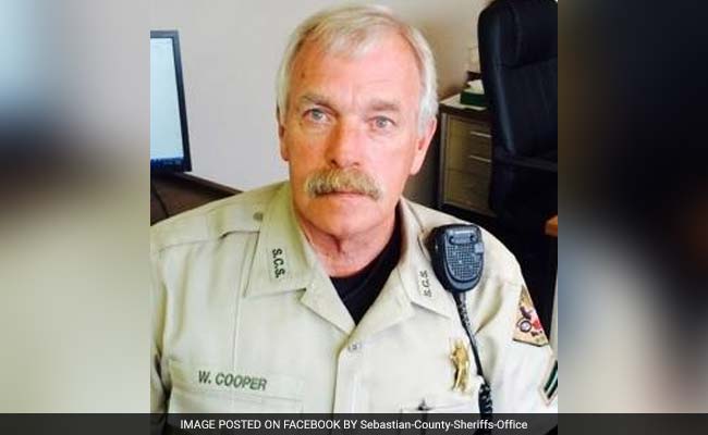 Arkansas Sheriff's Deputy Shot Dead Suspect In Custody