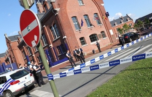 Man wielding machete wounds two Belgian policemen