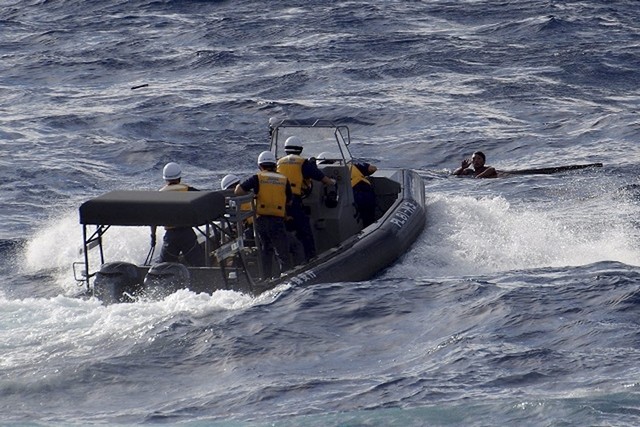 Japan searches for shipwrecked Chinese fishermen