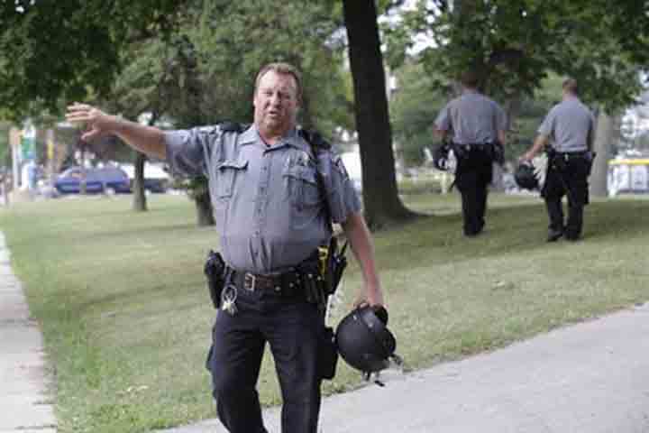 After deadly Milwaukee police shooting, protests intensify