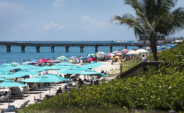 Melanie Bell 
 

 
The beach was filled with umbrellas from the Four Seasons Resort down to the Lake Worth Pier