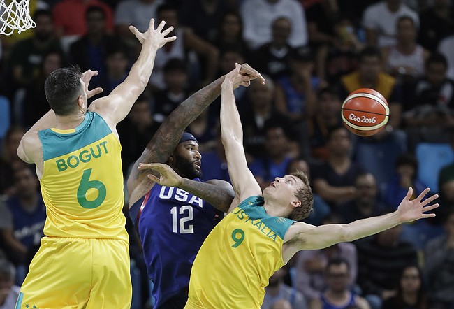 Carmelo Anthony helps US avoid big upset vs. Australia