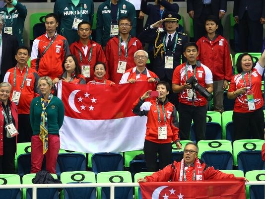 Rio Olymipcs 2016: At 13 years Joseph Schooling met his hero Michael Phelps, 8 years later he beats his hero in 100m Butterfly finals