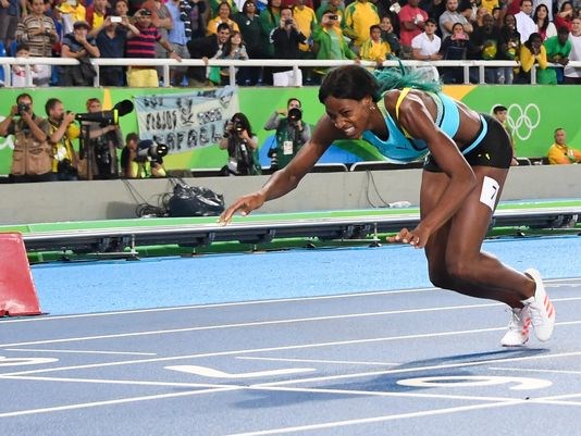 Shaunae Miller flies over the finish line to grab Olympic 400m gold