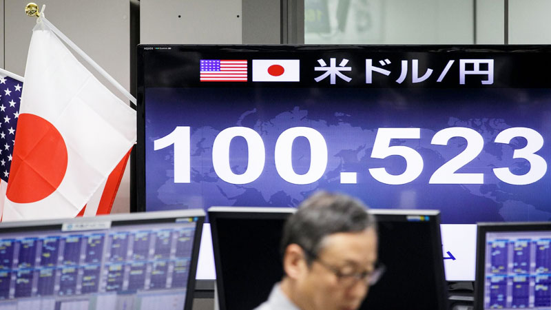 Most Asia markets slump Tokyo soars on US rate talk