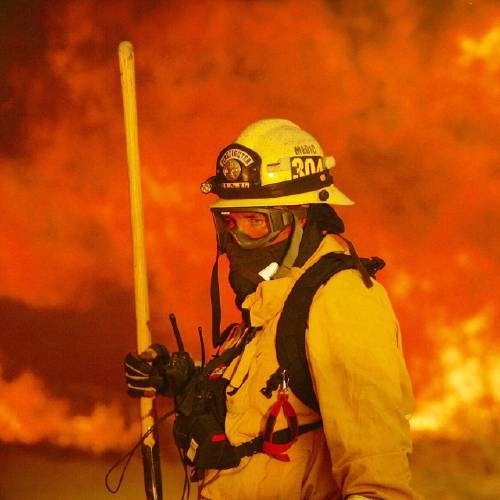 California wildfire forces thousands of evacuations