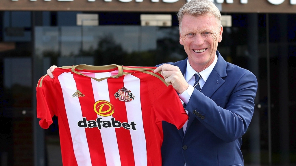 Moyes poses after giving his first press conference at the Stadium of Light yesterday Scott Heppell  Getty Images