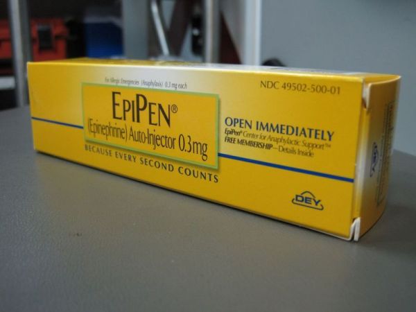 Massachusetts Dad Leads Charge Calling for Epi Pen CEO to Resign