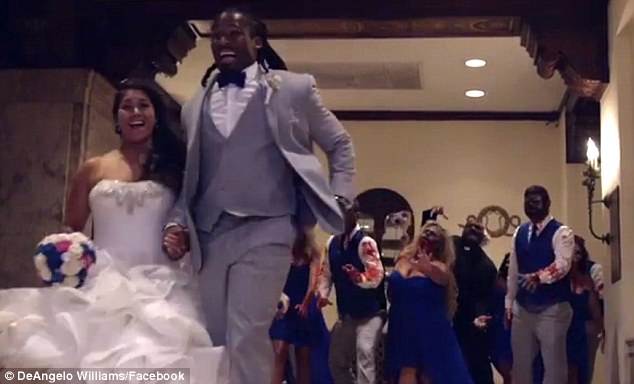 Run! Steelers running back Deangelo Williams had his entire wedding party made up by professionals to look like zombies from the popular AMC series The Walking Dead