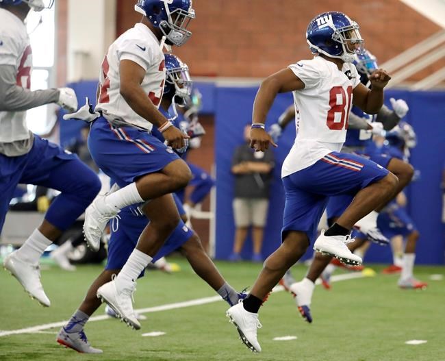 New York Giants wide receiver Victor Cruz right runs a drill during NFL football training camp in East Rutherford N.J. An NFL game Saturday Aug. 27 2016 includes Cruz playing for the first time since tearing