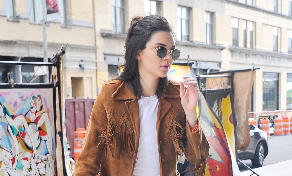 FAMEFLYNET- Kendall Jenner Was Seen Out And About In New York