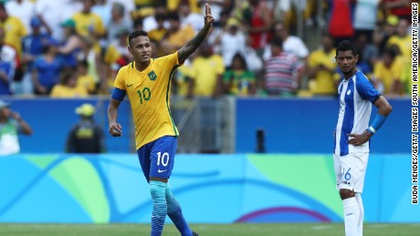 Neymar celebrates scoring against Honduras in the countries&#39 Olympic semifinal matchup